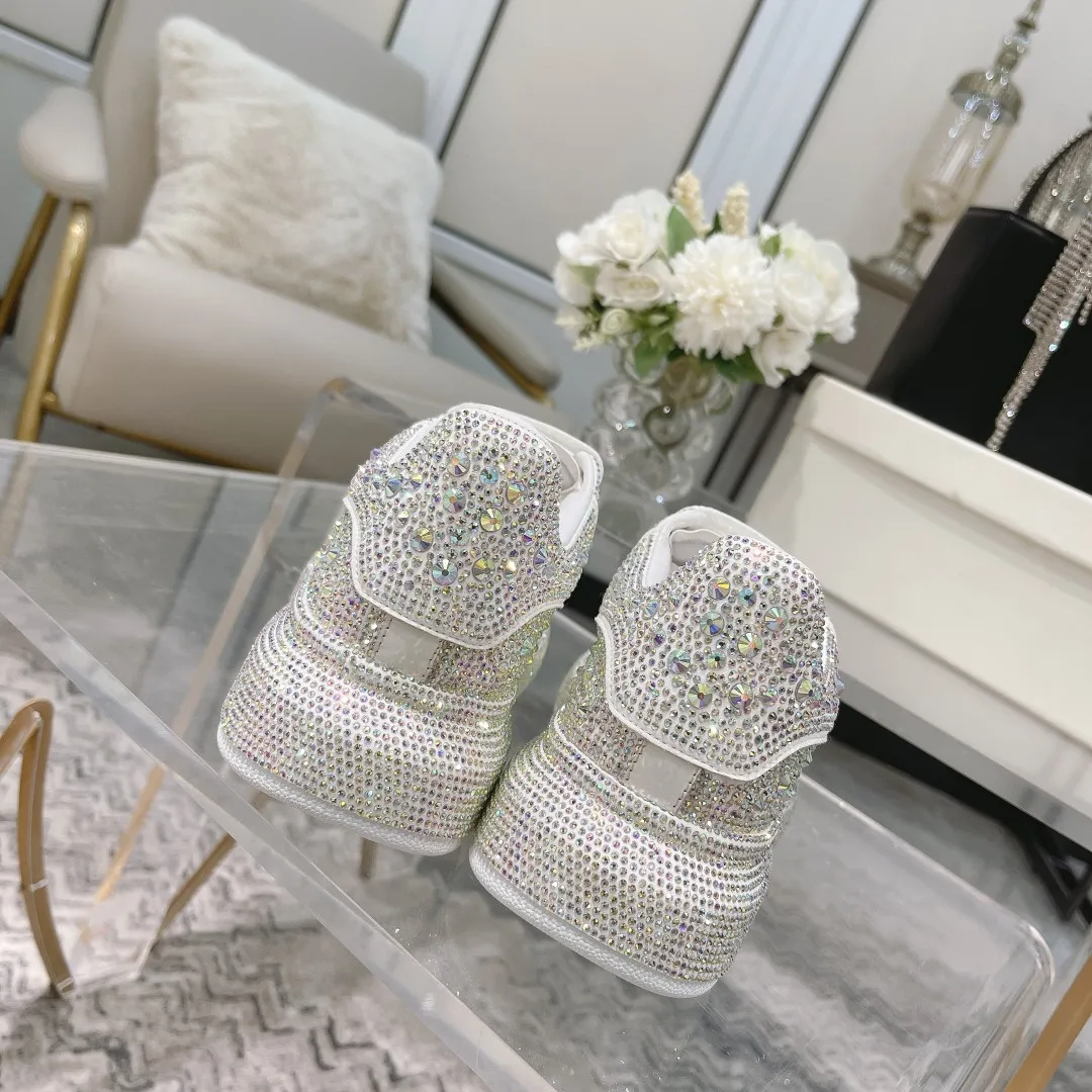 👟👟Ex-factory price 560👟👟 Men's size +10 2025SS McQueen crystal inlaid large and small diamond casual shoes counter original 1:1 production Fabric: imported silk velvet + imported Czech diamonds Lining: sheepskin lining Code number: 35-41 Male 39/44